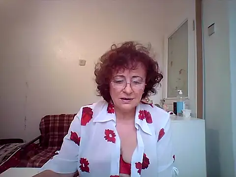 Snapshot of Julia54391 chatting on September 18, 10:36 am Julia54391 online show from September 18, 10:36 am