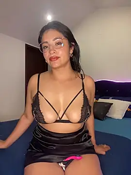 Snapshot of MiaAlarie chatting on October 8, 5:45 am MiaAlarie online show from October 8, 5:45 am