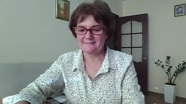 Snapshot of Galina56301 chatting on September 18, 5:22 pm Galina56301 online show from September 18, 5:22 pm