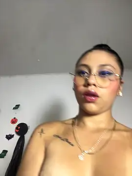 Snapshot of LuluMonroe_Eup chatting on October 31, 4:25 am LuluMonroe Eup online show from October 31, 4:25 am