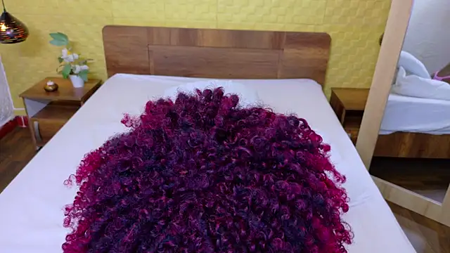 Chocolatte dreams online show from October 9, 8:02 pm