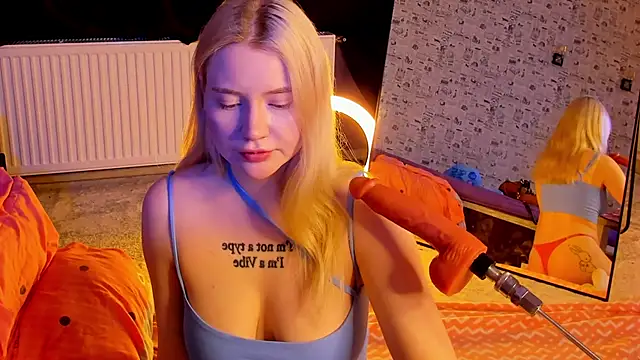 Lillie Berry online show from February 27, 8:03 am