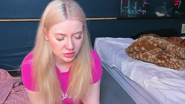 Lillie Berry online show from April 10, 4:29 am