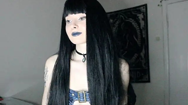 midnightsiren777 online show from March 1, 9:36 pm