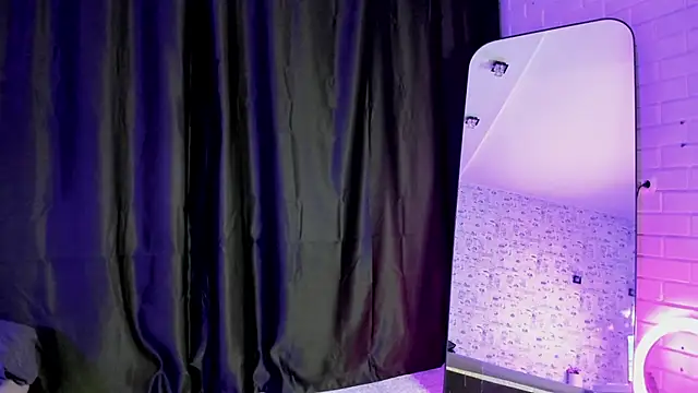 Snapshot of Anjela_Botton chatting on October 21, 6:45 pm Anjela Botton online show from October 21, 6:45 pm