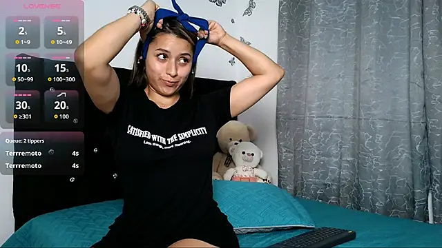 Snapshot of abella-lemus chatting on October 28, 8:25 pm abella-lemus online show from October 28, 8:25 pm