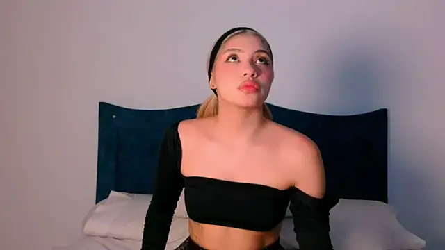 Snapshot of angelinhaaa chatting on October 9, 1:21 am angelinhaaa online show from October 9, 1:21 am