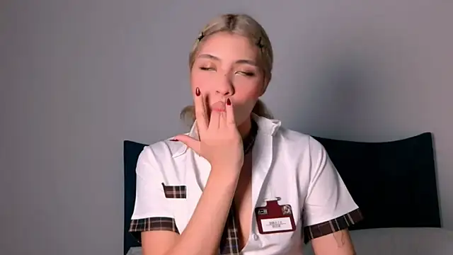 Snapshot of angelinhaaa chatting on October 21, 3:43 am angelinhaaa online show from October 21, 3:43 am