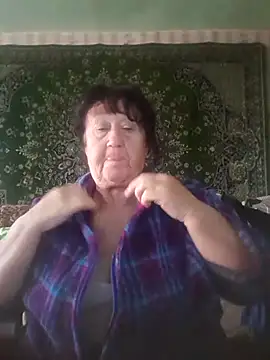 Snapshot of CrystalLime6411 chatting on October 13, 12:19 pm CrystalLime6411 online show from October 13, 12:19 pm