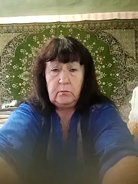 Snapshot of CrystalLime6411 chatting on October 28, 11:38 am CrystalLime6411 online show from October 28, 11:38 am