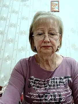 Snapshot of AlikaSwan5821 chatting on October 31, 9:19 pm AlikaSwan5821 online show from October 31, 9:19 pm