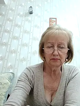 Snapshot of AlikaSwan5821 chatting on September 30, 8:13 pm AlikaSwan5821 online show from September 30, 8:13 pm