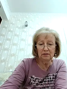 Snapshot of AlikaSwan5821 chatting on October 27, 8:36 pm AlikaSwan5821 online show from October 27, 8:36 pm