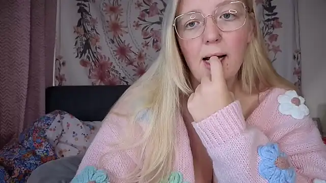 Snapshot of Daisyxoxo_ chatting on October 9, 8:40 am Daisyxoxo online show from October 9, 8:40 am