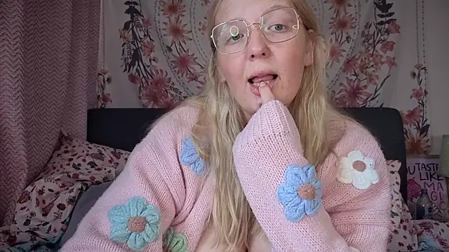 Snapshot of Daisyxoxo_ chatting on September 26, 8:45 am Daisyxoxo online show from September 26, 8:45 am