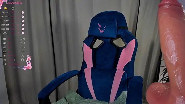 Snapshot of MiSeki chatting on October 12, 12:35 am MiSeki online show from October 12, 12:35 am