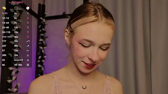 Snapshot of MiSeki chatting on October 25, 11:22 pm MiSeki online show from October 25, 11:22 pm