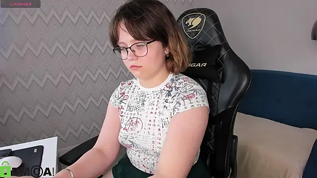 Nina Lunaa online show from September 13, 8:22 am