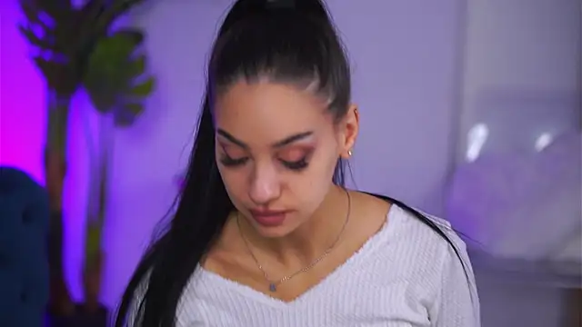 NinaSolenne online show from December 3, 8:00 pm