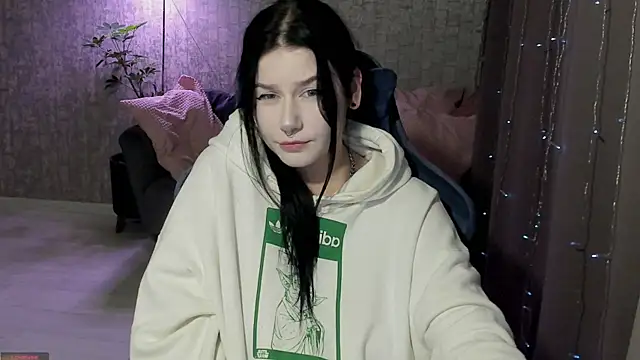 AlinaGreeeen online show from September 12, 6:46 am