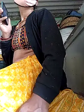 Snapshot of MISS_LOVE_001 chatting on October 24, 5:47 am MISS LOVE 001 online show from October 24, 5:47 am