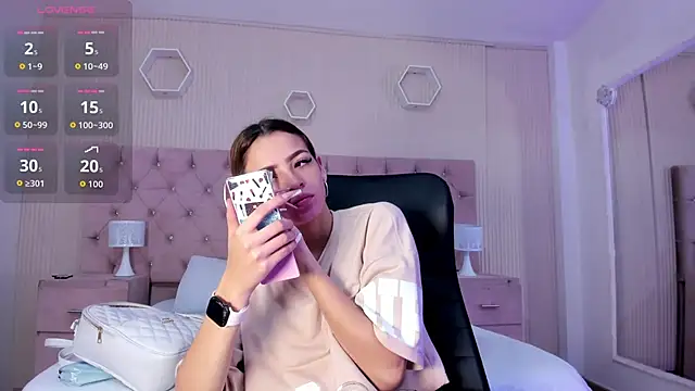 Snapshot of MadisonSky_ chatting on October 23, 1:06 pm MadisonSky online show from October 23, 1:06 pm