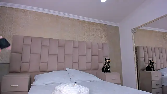 Snapshot of MadisonSky_ chatting on October 26, 1:17 pm MadisonSky online show from October 26, 1:17 pm