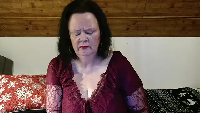 TiffanyMature online show from December 1, 9:17 pm