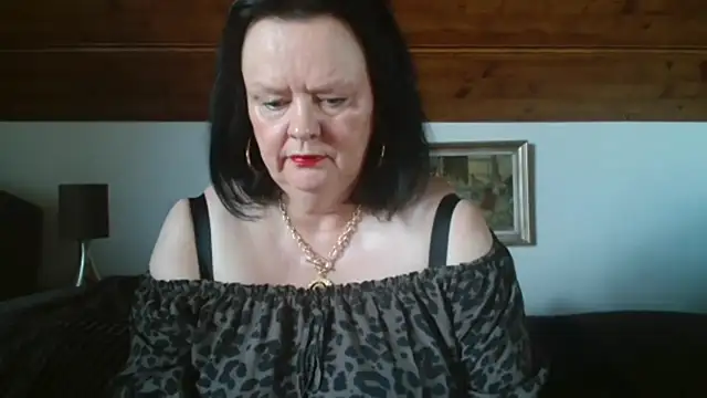 TiffanyMature online show from October 5, 3:17 pm