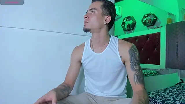 StrapSwingers online show from September 19, 7:57 pm