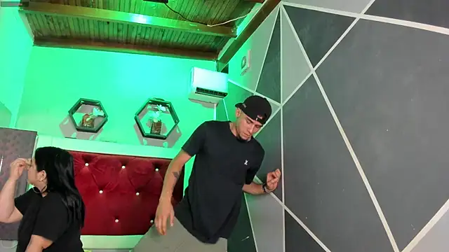 StrapSwingers online show from September 25, 8:28 pm