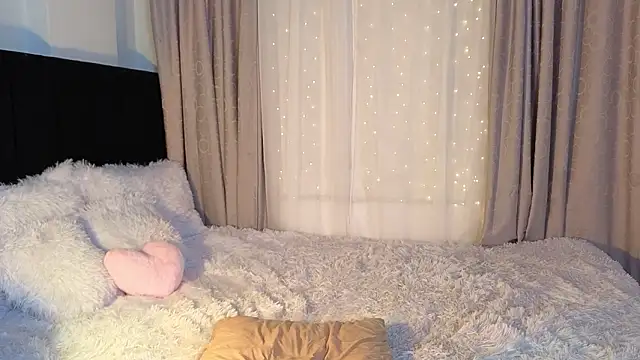 LunaVelvet777 online show from March 11, 1:36 pm