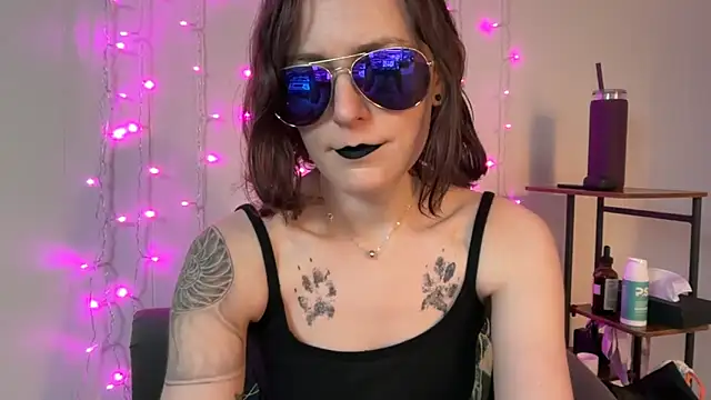 Snapshot of mistressannafoxx chatting on October 24, 8:38 pm mistressannafoxx online show from October 24, 8:38 pm