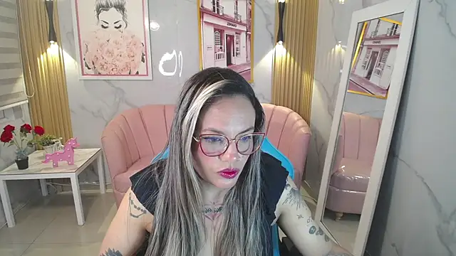 Snapshot of Jade_Jones_a chatting on October 16, 4:48 am Jade Jones a online show from October 16, 4:48 am