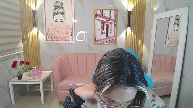 Snapshot of Jade_Jones_a chatting on October 15, 4:37 am Jade Jones a online show from October 15, 4:37 am