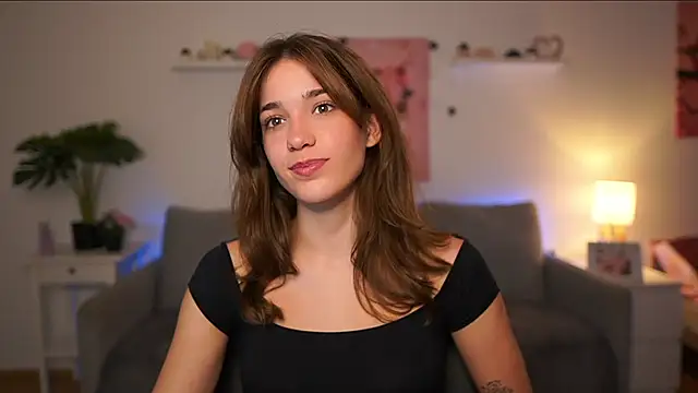 kissie cat online show from October 7, 1:15 pm