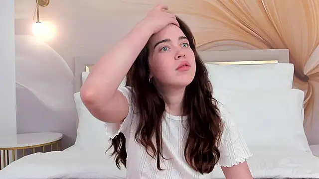 KimberlyBond online show from September 17, 4:27 pm