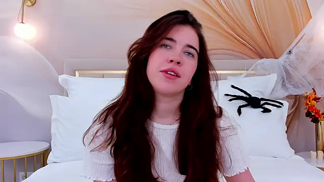 KimberlyBond online show from October 28, 3:18 pm