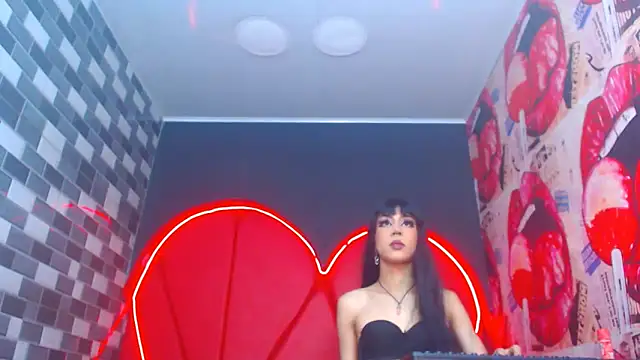 Snapshot of julessxcharlotte chatting on October 6, 2:01 pm julessxcharlotte online show from October 6, 2:01 pm