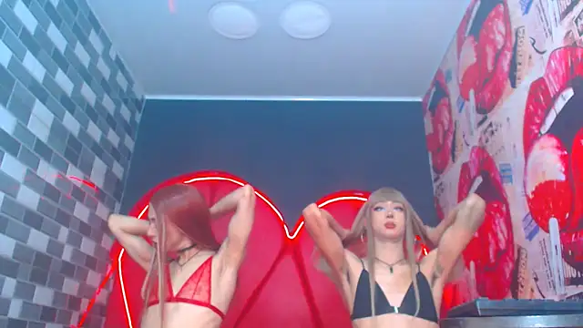 Snapshot of julessxcharlotte chatting on September 25, 2:38 pm julessxcharlotte online show from September 25, 2:38 pm