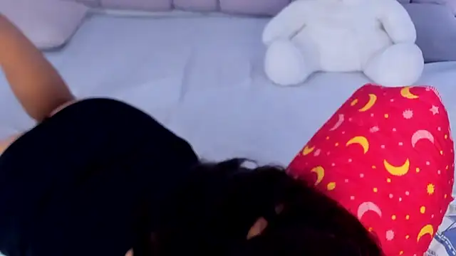 XimenaRougge online show from December 3, 8:22 pm