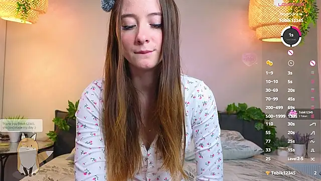 KayleeAgney online show from October 4, 7:40 pm