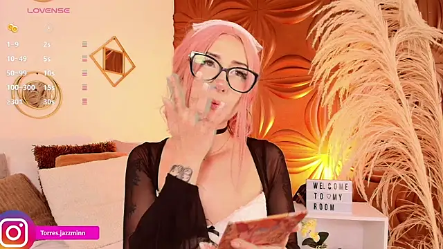 Jazmintorress online show from October 4, 5:28 pm