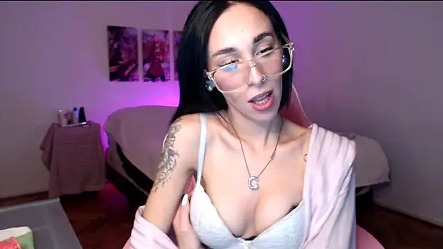 Snapshot of Sofia_Amour chatting on September 23, 12:09 am Sofia Amour online show from September 23, 12:09 am