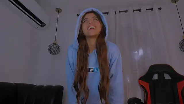 Snapshot of Zaira_Luxe chatting on October 23, 2:23 pm Zaira Luxe online show from October 23, 2:23 pm