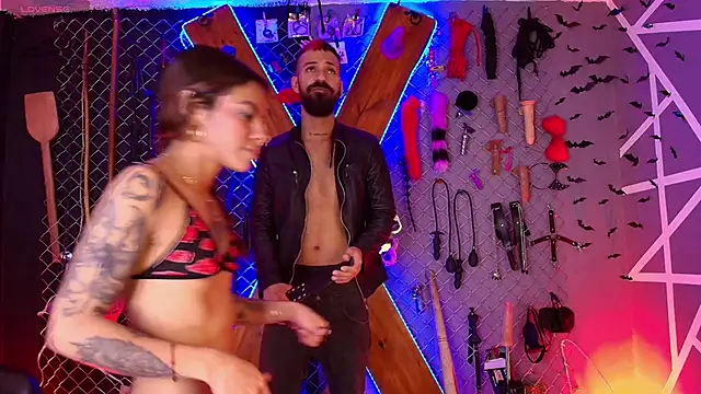 Snapshot of Warick_and_Aria_bdsm_ chatting on October 31, 8:57 pm Warick and Aria bdsm  online show from October 31, 8:57 pm