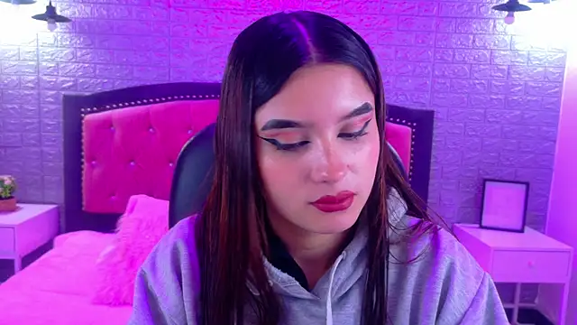 Natalie loffreda online show from December 20, 3:32 am