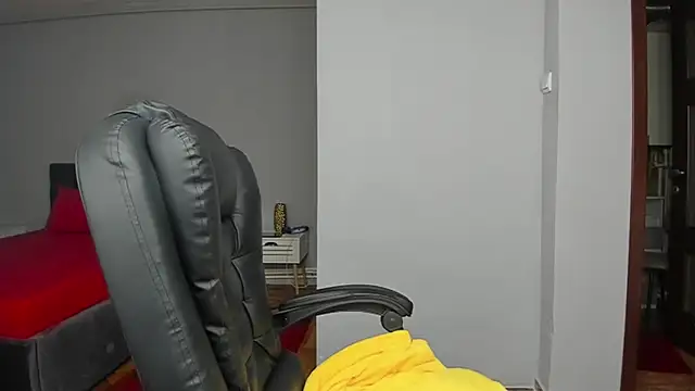 Snapshot of Ella_sweety00 chatting on October 17, 7:06 pm Ella sweety00 online show from October 17, 7:06 pm