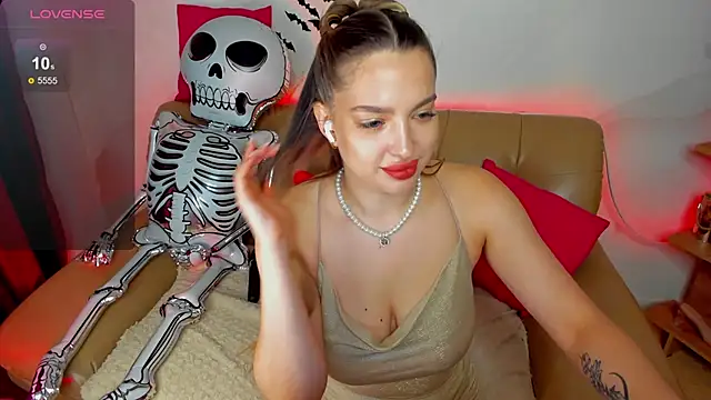 Snapshot of Emma__Ross chatting on October 27, 2:51 am Emma Ross online show from October 27, 2:51 am