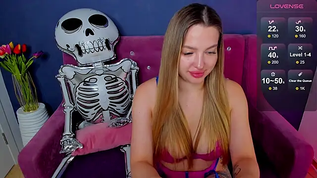 Snapshot of Emma__Ross chatting on October 30, 2:36 am Emma Ross online show from October 30, 2:36 am